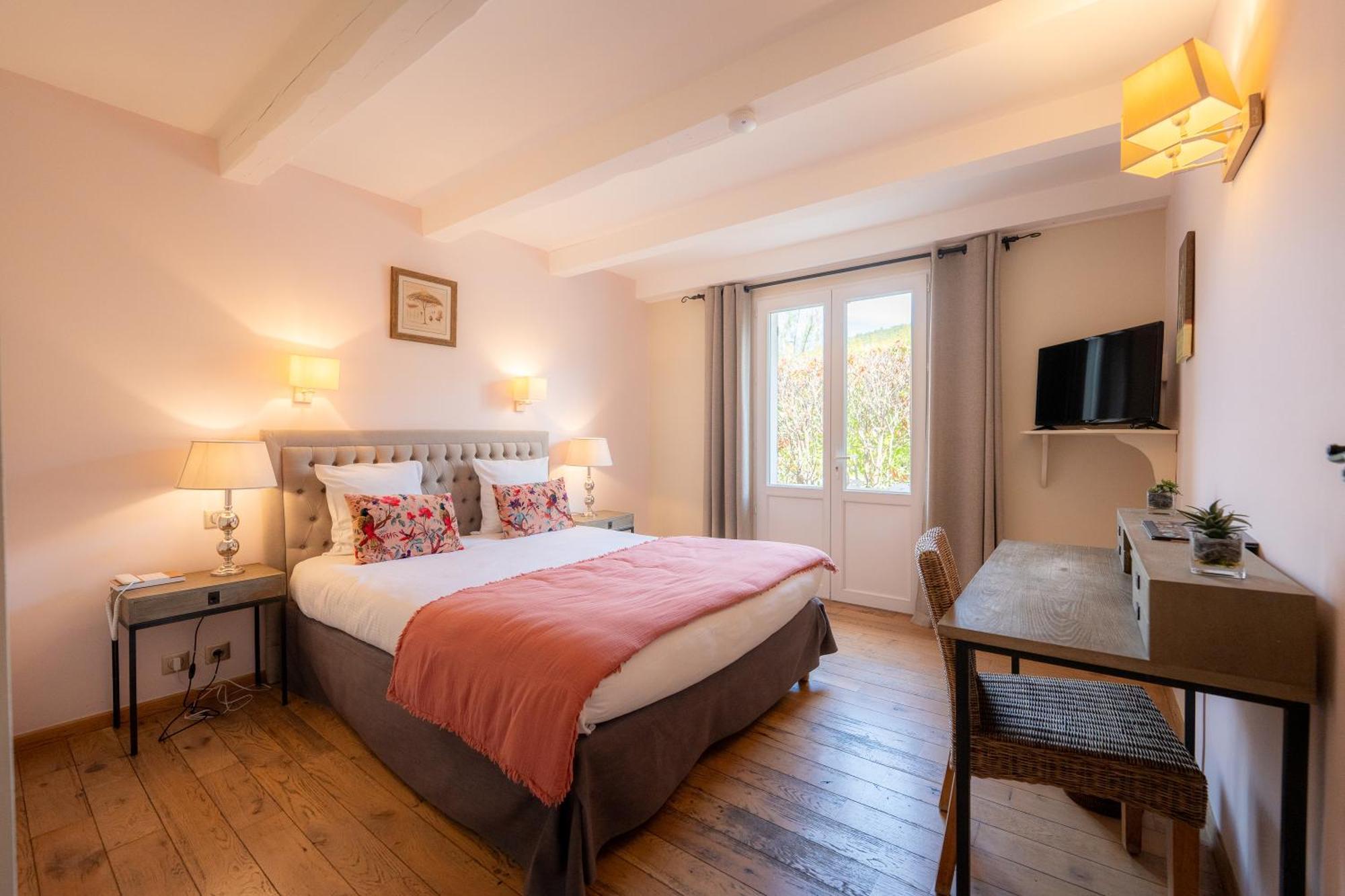 מנוסק Hotel Le Pre Saint Michel מראה חיצוני תמונה